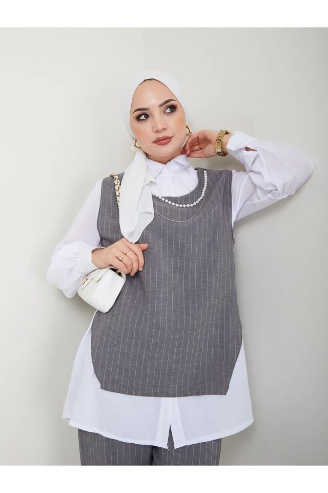 Kolye Detay Gömlek Yaka Çizgili Üçlü Yelekli Takım Gri S