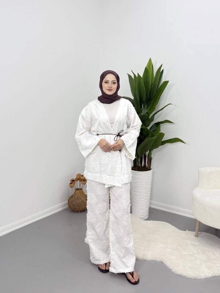 Püsküllü Kuşaklı  Kimono Takım Beyaz XL