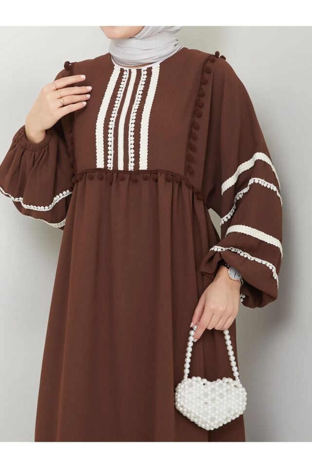 Şerit İşlemeli Geniş Elbise Kahverengi 4XL